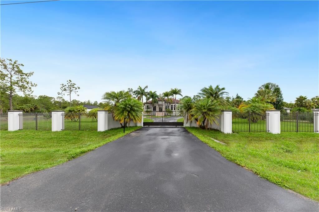 1361 Golden Gate Blvd W, Naples, FL 34120 Photo