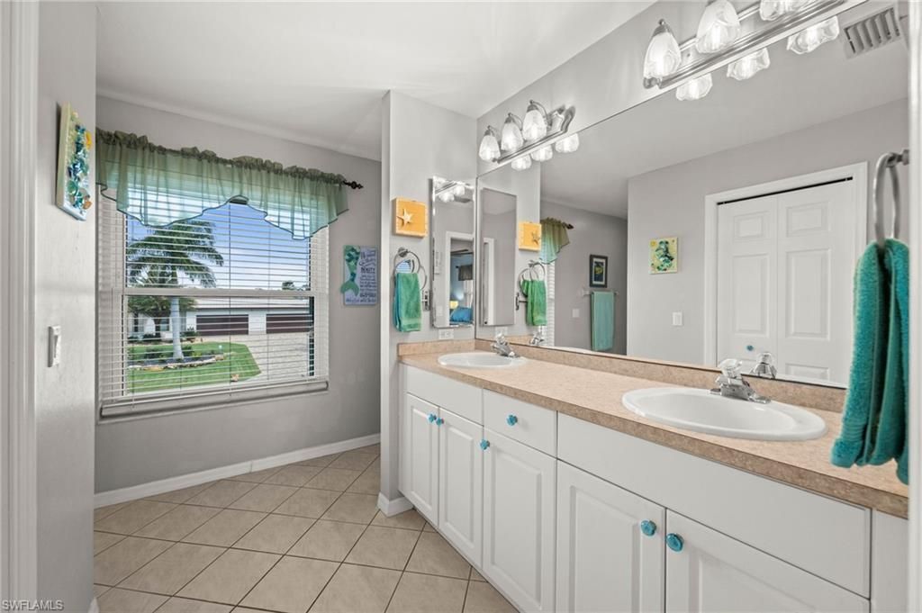 2808 Sanibel Blvd, Saint James City, FL 33956 Photo