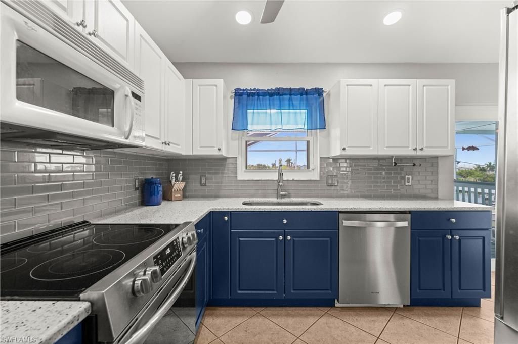 2808 Sanibel Blvd, Saint James City, FL 33956 Photo