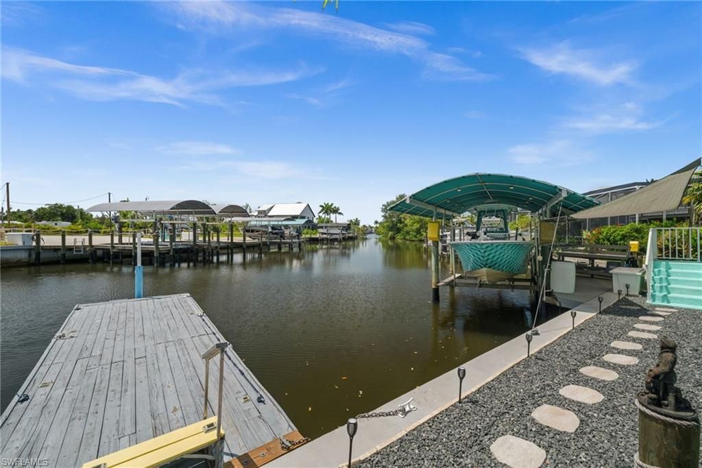 2808 Sanibel Blvd, Saint James City, FL 33956 Photo
