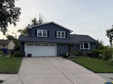 904 W Perry Street, Papillion, NE 68046