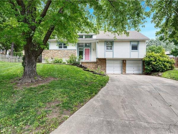 16110 W Indian Creek Parkway, Olathe, KS 66062
