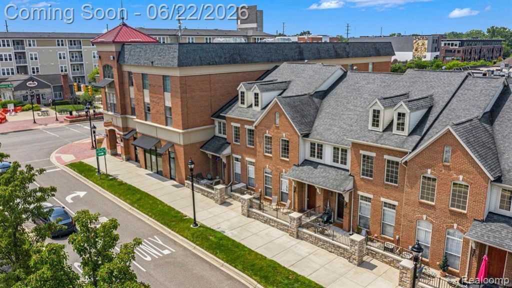 11 N Squirrel Road, Auburn Hills, MI 48326 Main Photo