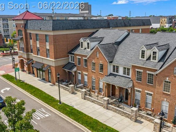 11 N Squirrel Road, Auburn Hills, MI 48326