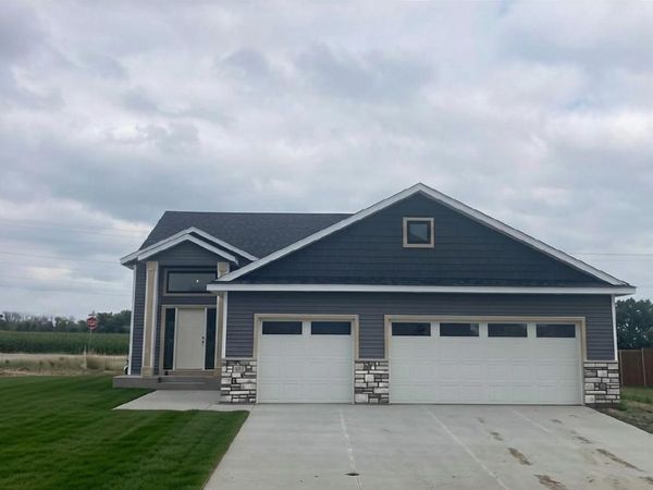 298 Eagle Lane, Zumbrota, MN 55992