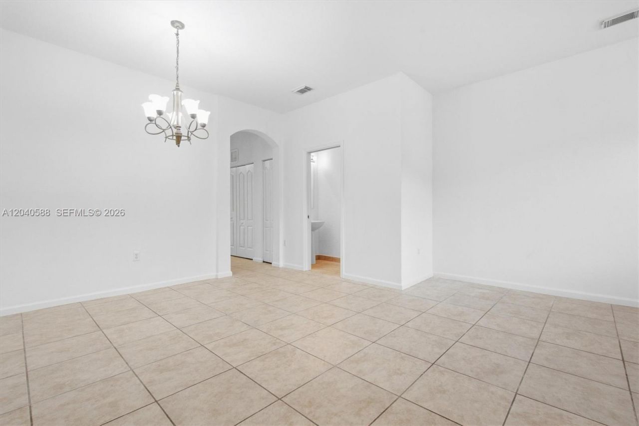 21207 NW 14th Pl, Unit 7-28, Miami Gardens, FL 33169 Photo