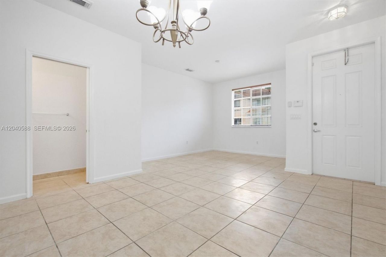 21207 NW 14th Pl, Unit 7-28, Miami Gardens, FL 33169 Photo