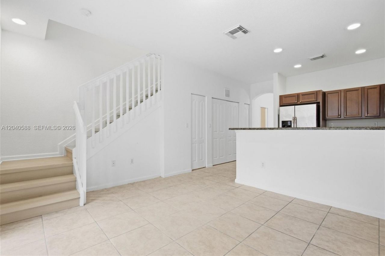 21207 NW 14th Pl, Unit 7-28, Miami Gardens, FL 33169 Photo