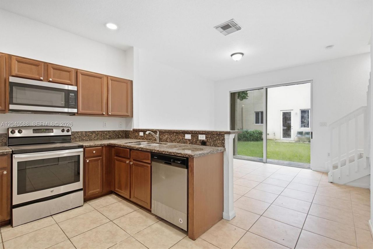 21207 NW 14th Pl, Unit 7-28, Miami Gardens, FL 33169 Photo