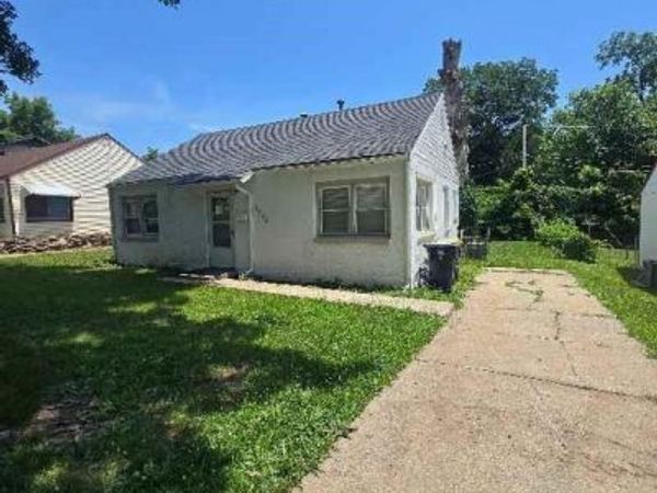 7229 Agnes Avenue, Kansas City, MO 64132
