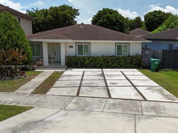 22442 SW 109th Ct , Miami, FL 33170