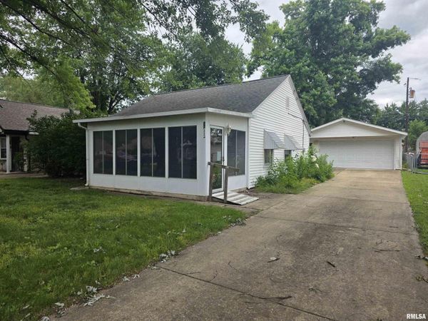 27 PARK Drive, North Pekin, IL 61554