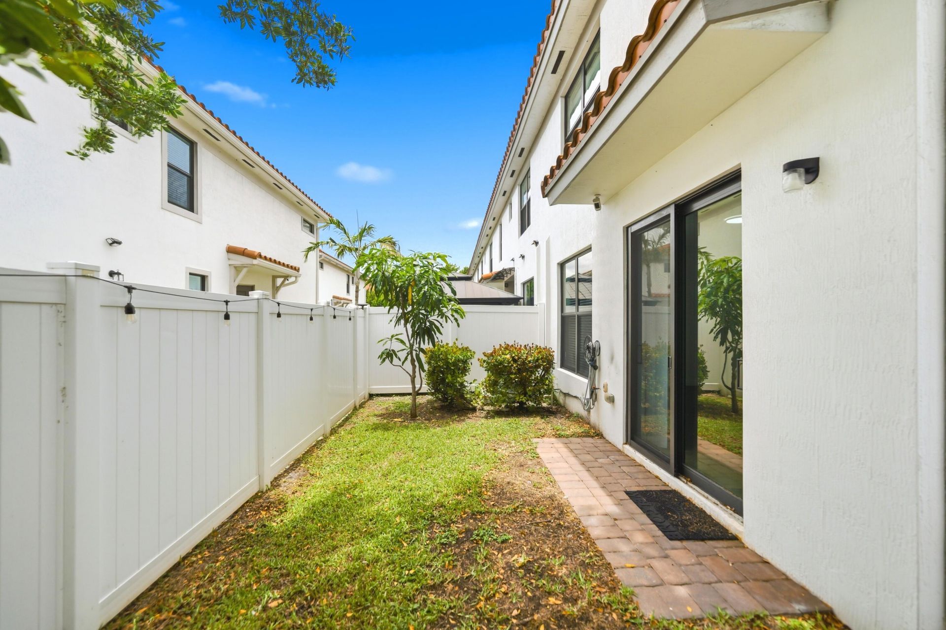1009 Sweet Briar Lane, Riviera Beach, FL 33410 Photo