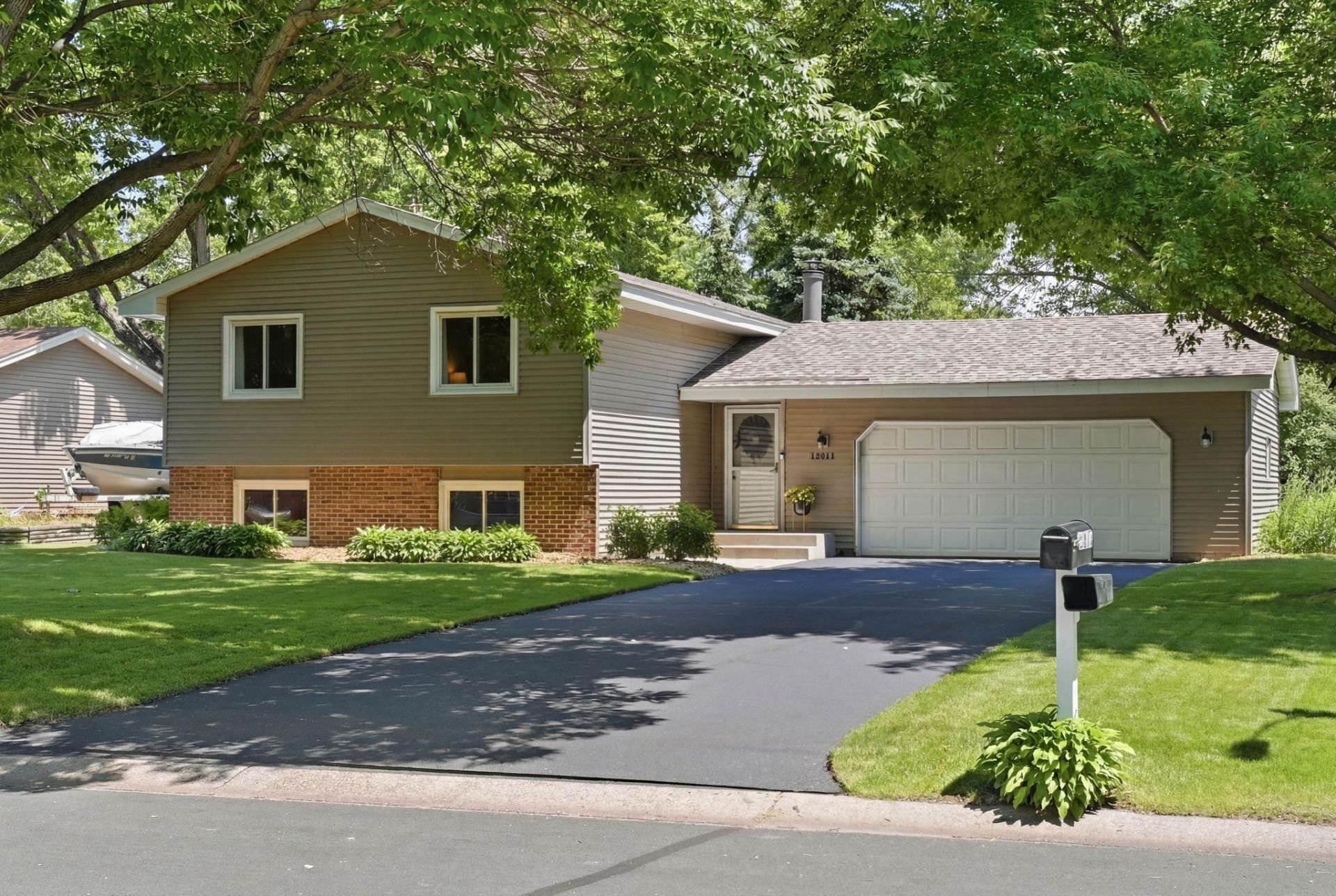 12011 Cree Street NW Coon Rapids, MN 55433