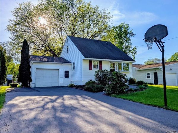 112 Pinewood Drive, Liverpool, NY 13090
