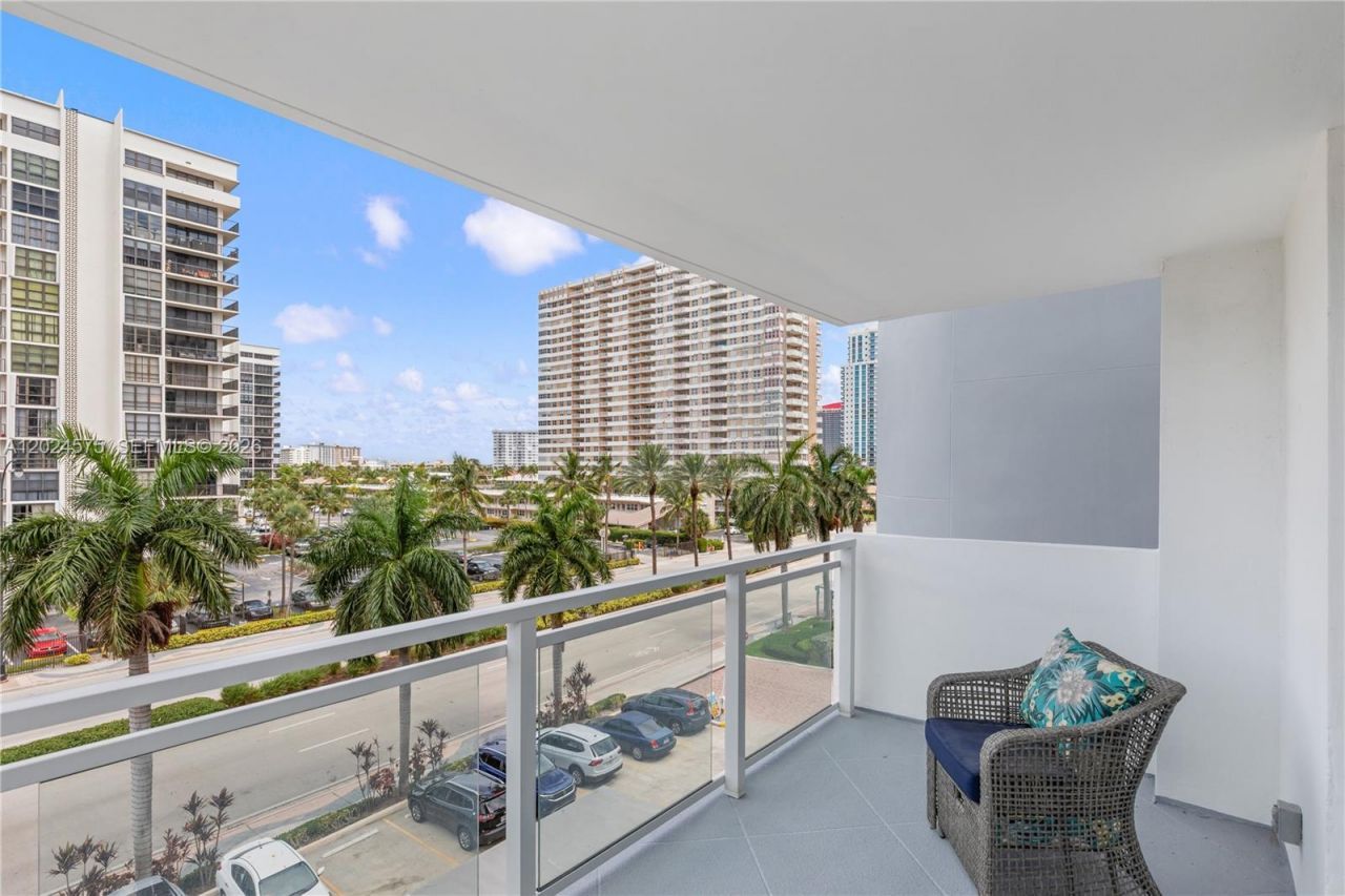 2030 S Ocean Dr, Unit 307, Hallandale Beach, FL 33009 Photo