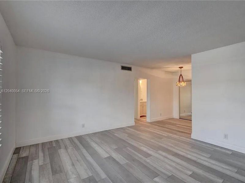 2200 NE 66th St, Unit 1401, Fort Lauderdale, FL 33308 Photo