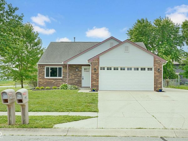 1483 Bridle Way , Columbus, IN 47201