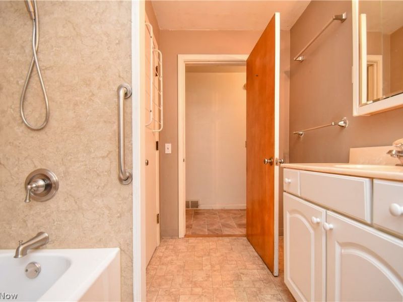 755 Lake Drive, Youngstown, OH 44511 Photo 18