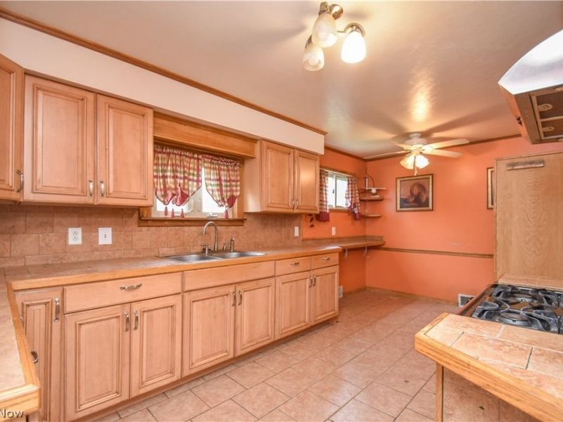 755 Lake Drive, Youngstown, OH 44511 Photo 4