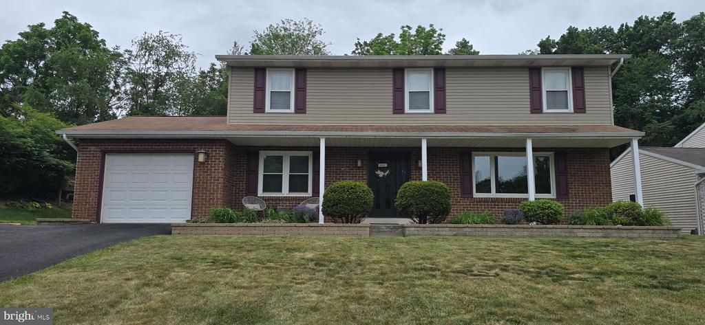 7949 BAYARD DRIVE , HUMMELSTOWN, PA 17036