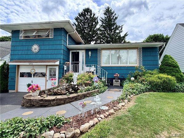 606 Berwick Road S, Syracuse, NY 13208