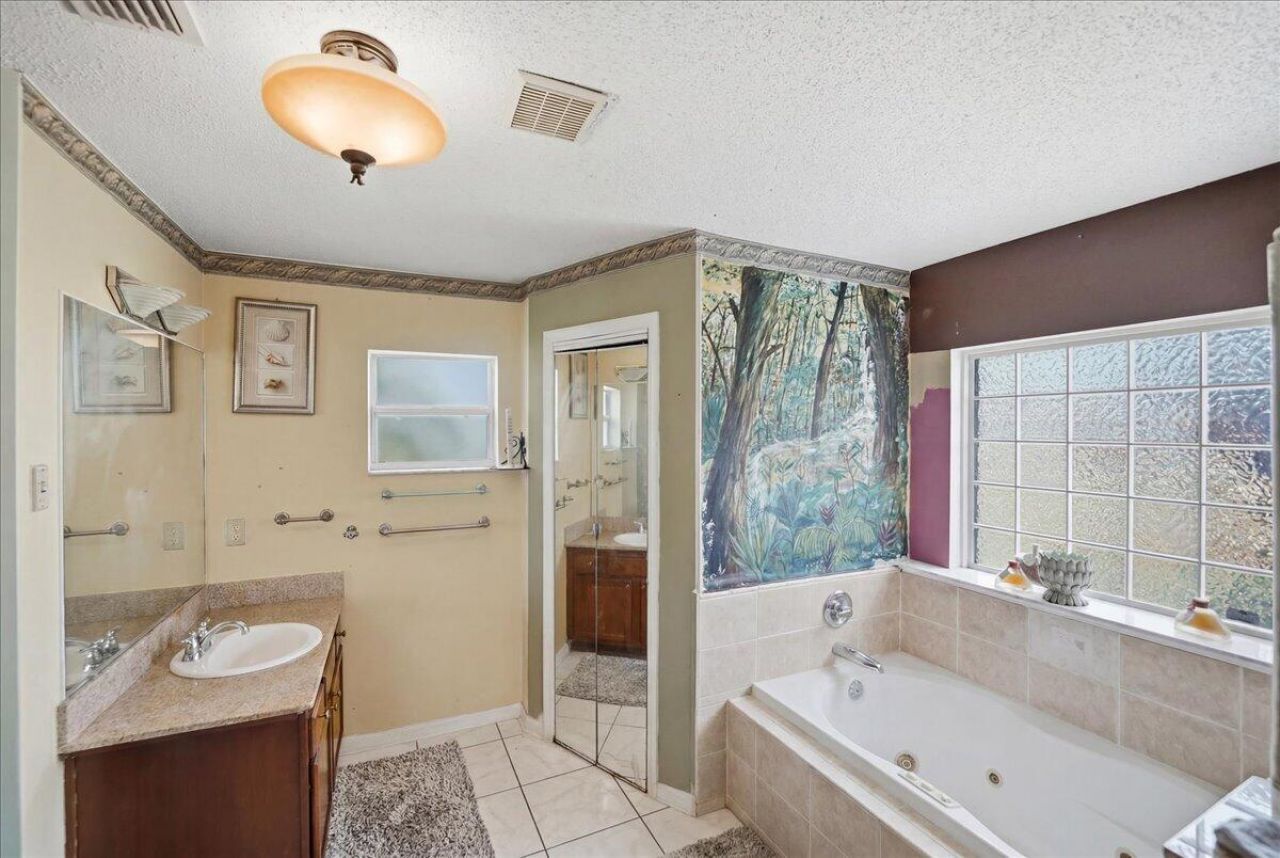 2418 SW Bayshore Boulevard, Port Saint Lucie, FL 34984 Photo