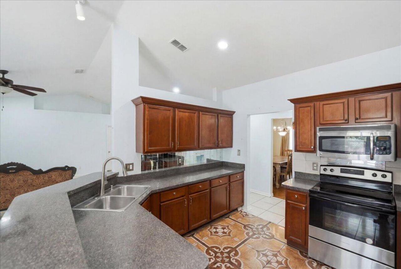 2418 SW Bayshore Boulevard, Port Saint Lucie, FL 34984 Photo