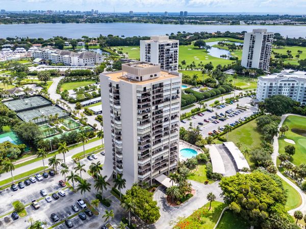 2425 Presidential Way, Unit Ph5, West Palm Beach, FL 33401