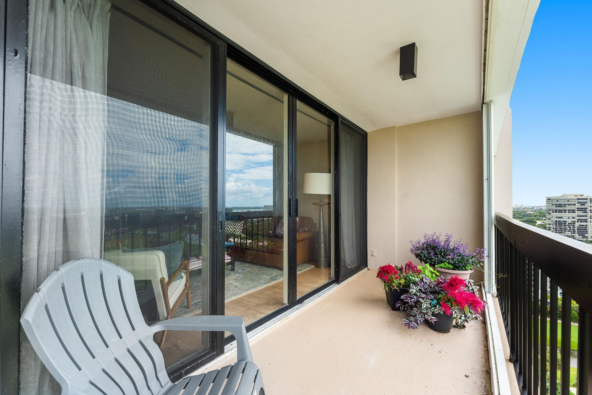 2425 Presidential Way, Unit Ph5, West Palm Beach, FL 33401 Photo