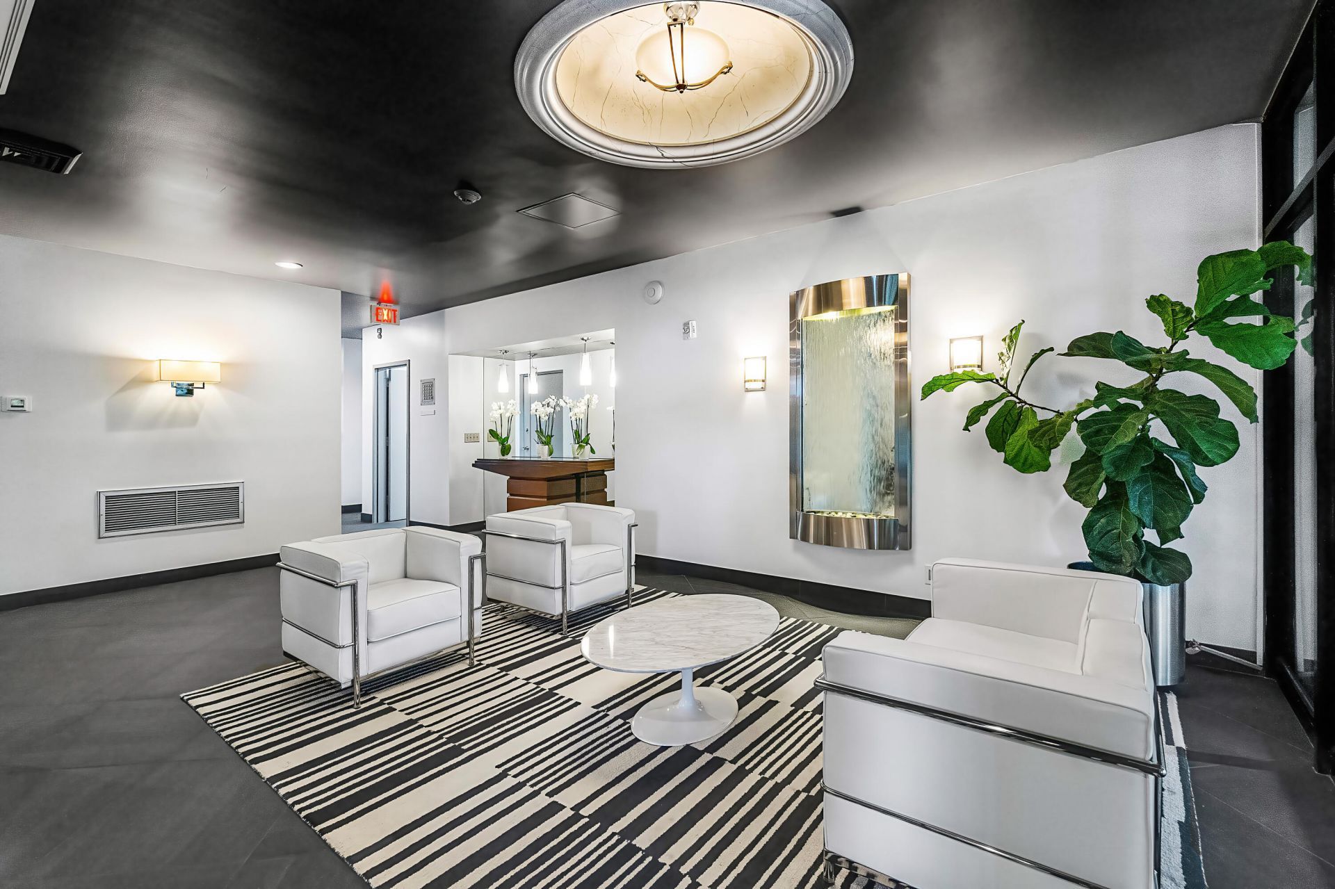 2425 Presidential Way, Unit Ph5, West Palm Beach, FL 33401 Photo