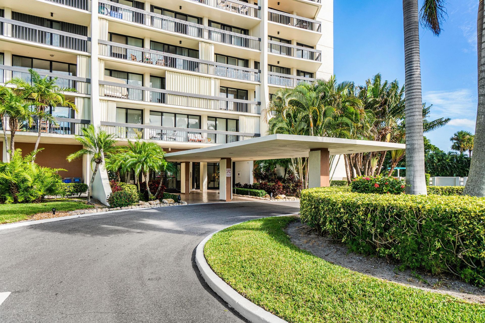 2425 Presidential Way, Unit Ph5, West Palm Beach, FL 33401 Photo
