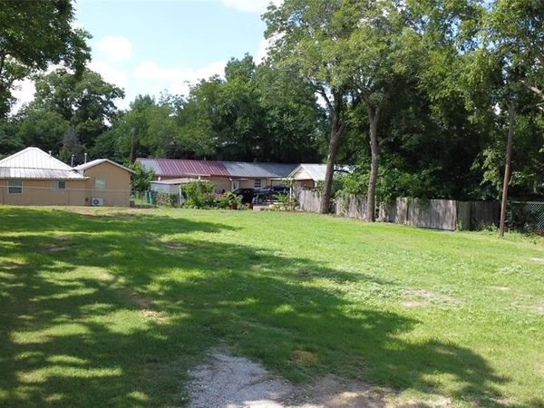 563 East Long Street , Stephenville, TX 76401