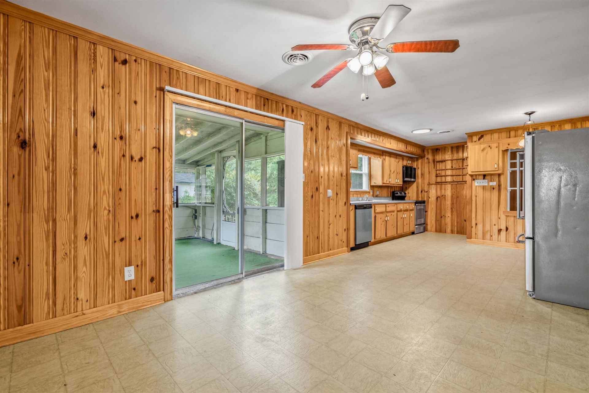 545 Hickory Ave.  Photo 13