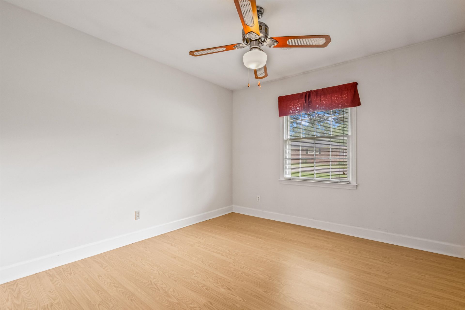 545 Hickory Ave.  Photo 15