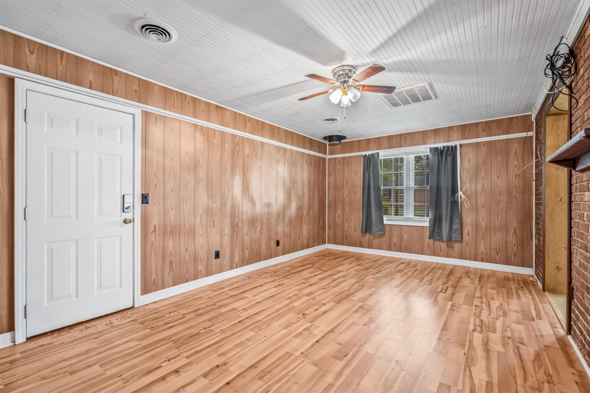 545 Hickory Ave.  Photo 6