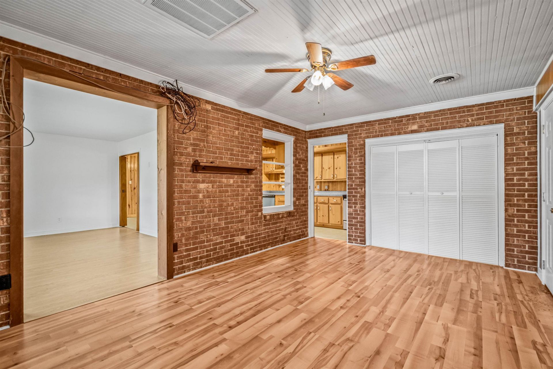 545 Hickory Ave.  Photo 7