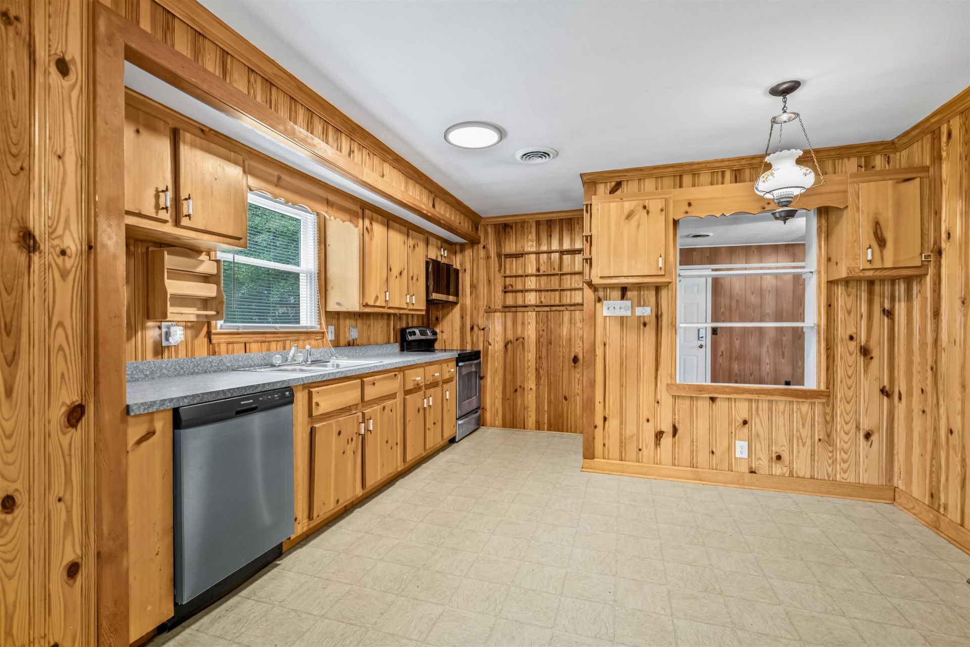 545 Hickory Ave.  Photo 8