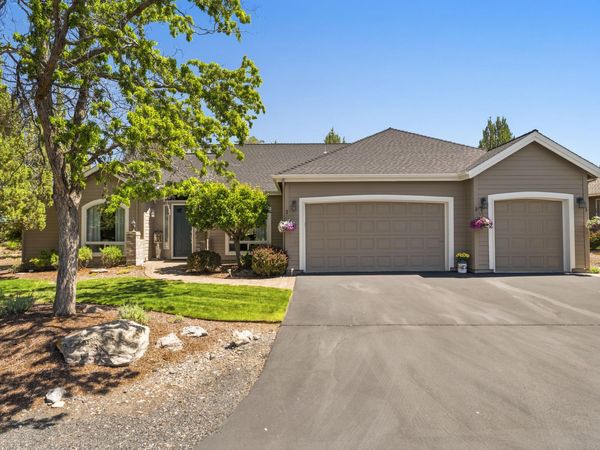 880 Willet Lane, Redmond, OR 97756