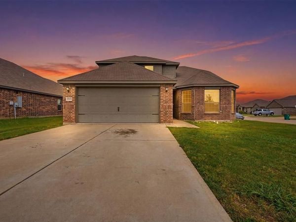 1000 Tumbleweed Trail, Crowley, TX 76036