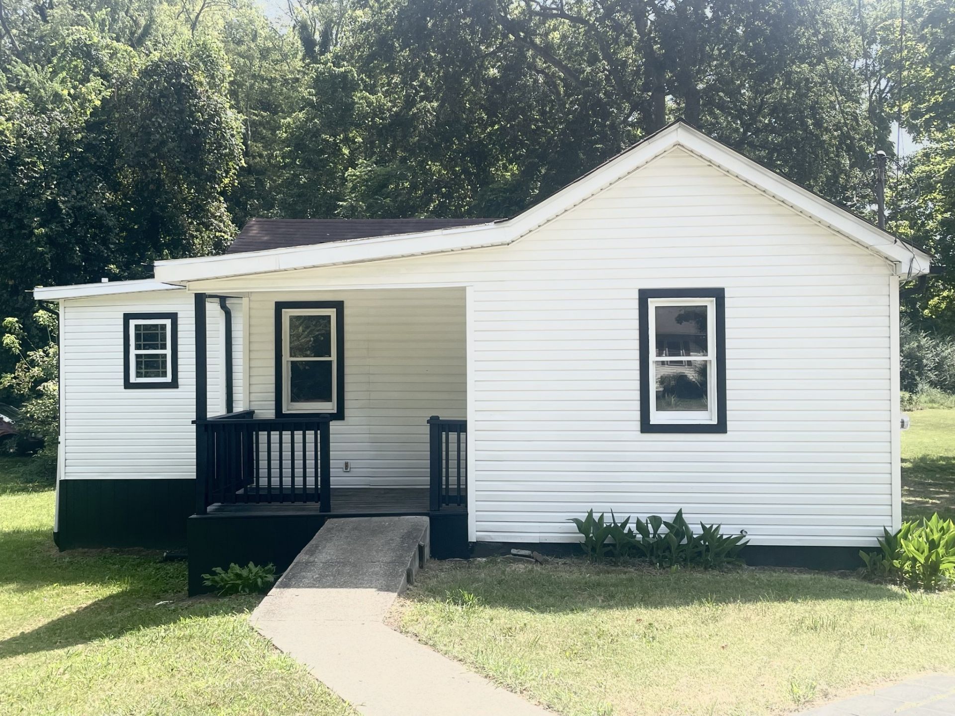 124 Edmondson Ferry Rd , Clarksville, TN 37040 Main Photo