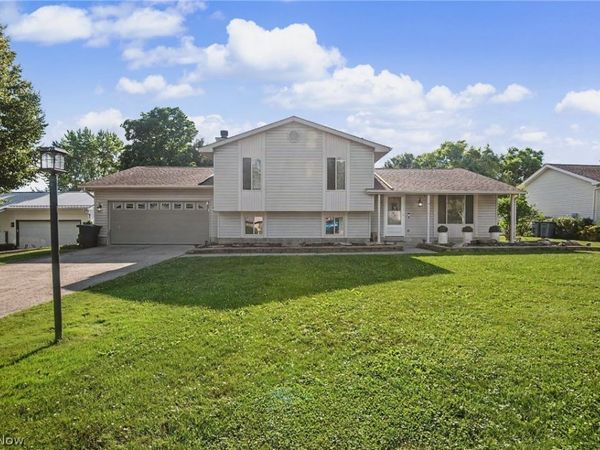 3300 Meanderwood Drive , Canfield, OH 44406