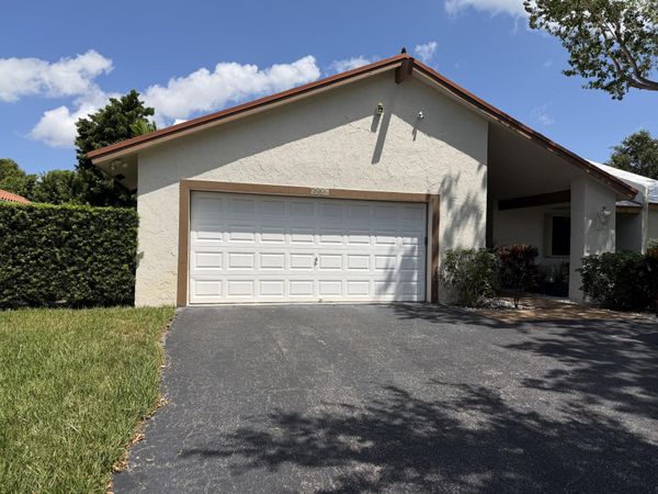 1066 NW 97th Avenue, Plantation, FL 33322