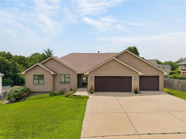 2301 Woodland Circle, Kearney, MO 64060
