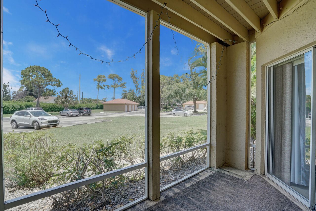 4855 Via Palm Lakes, Unit 902, West Palm Beach, FL 33417 Photo