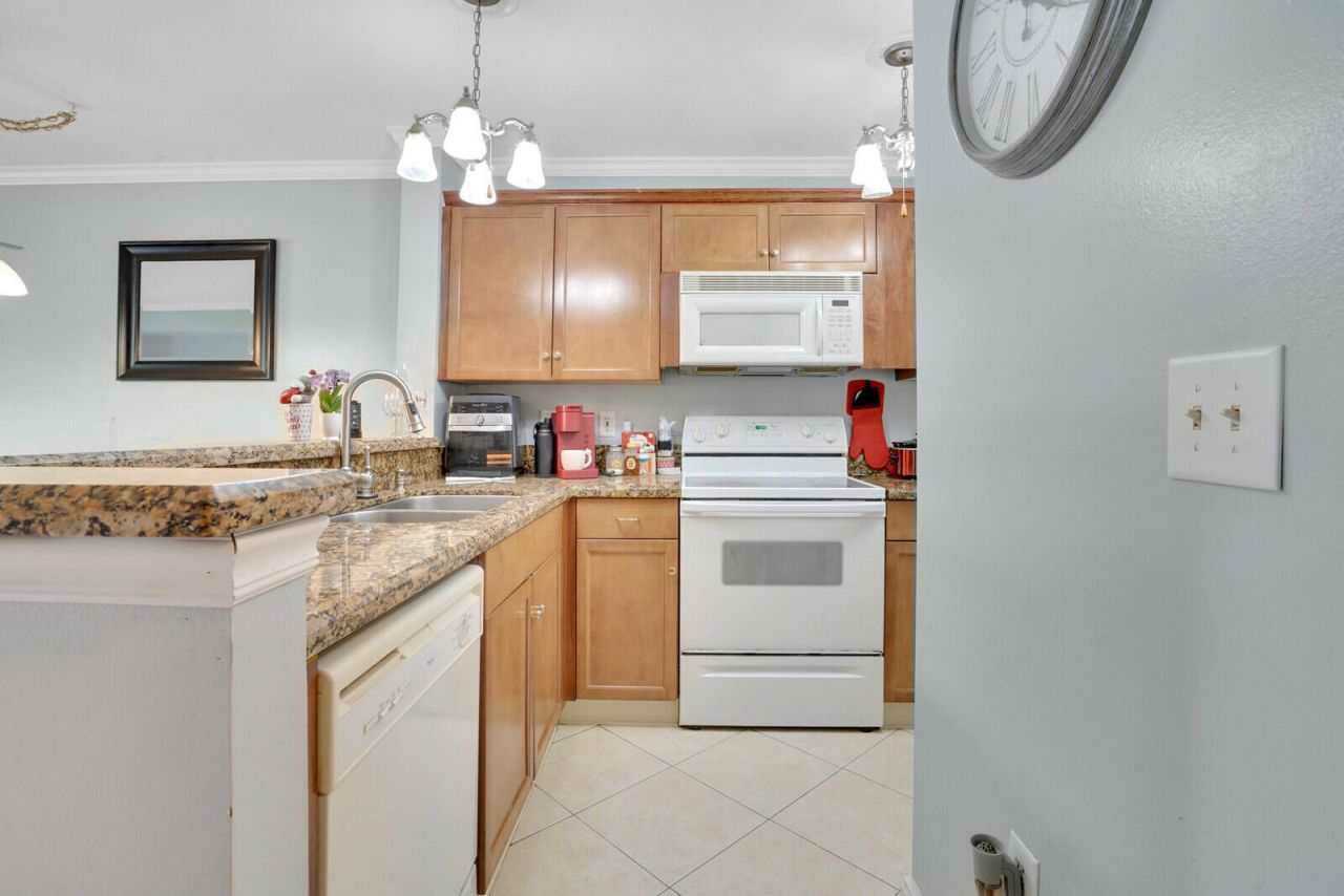 4855 Via Palm Lakes, Unit 902, West Palm Beach, FL 33417 Photo