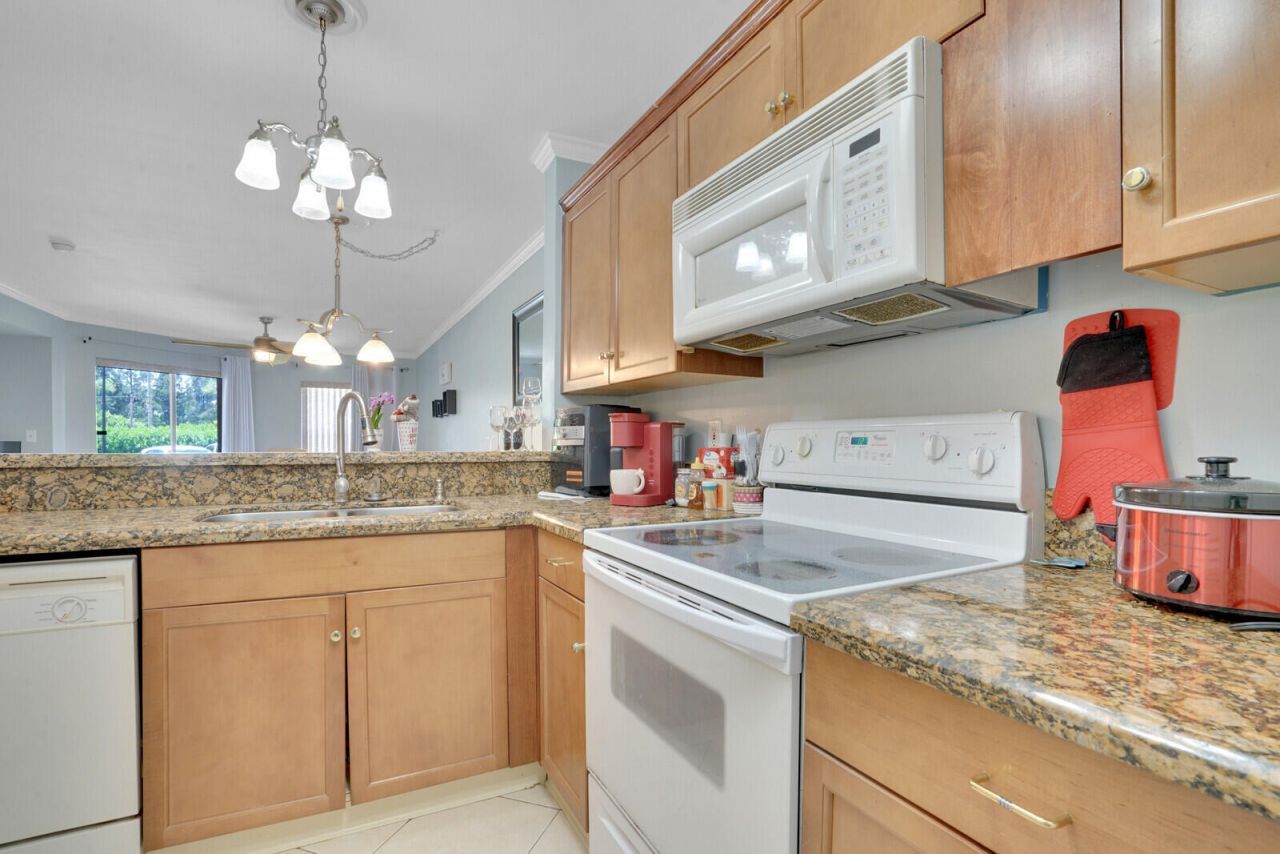 4855 Via Palm Lakes, Unit 902, West Palm Beach, FL 33417 Photo