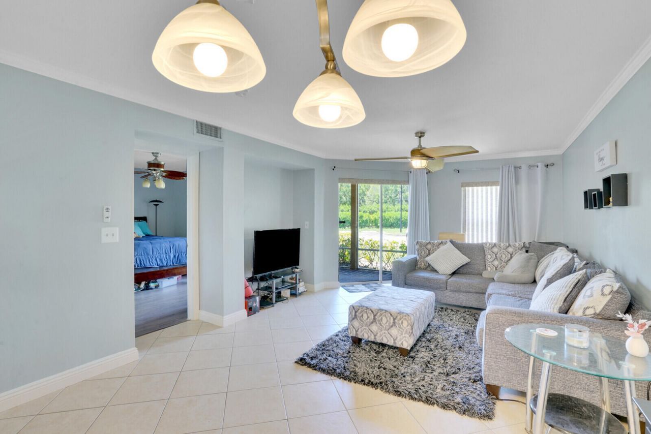 4855 Via Palm Lakes, Unit 902, West Palm Beach, FL 33417 Photo