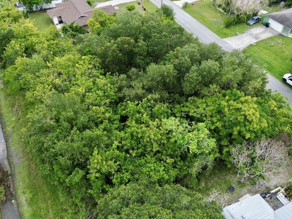 441 SW Lucero Drive SW, Port St. Lucie, FL 34983