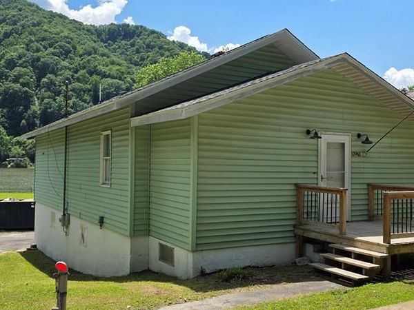 394 Midland Trail, GAULEY BRIDGE, WV 25085